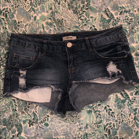 Size 8 destroyed denim short shorts - Picture 1 of 3